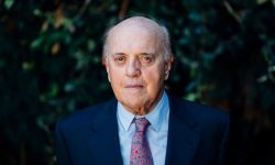 الموت يغيب بيتر أرنيت، أسطورة المراسلين الحربيين في العالم عن عمر ناهز 91 عاماً.